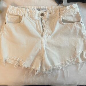 Zara white women’s cut off shorts size